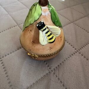 Limoges Limited Edition Green and Tan Bee Trinket Box